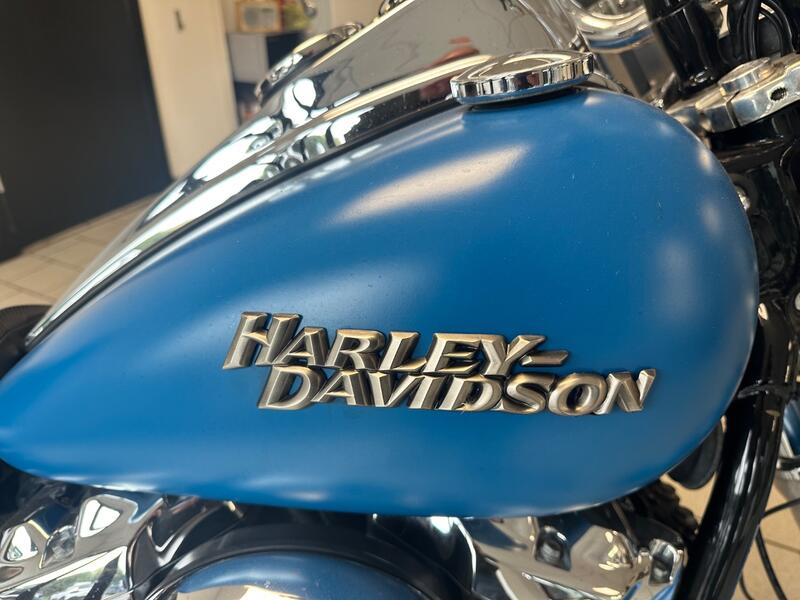HARLEY-DAVIDSON Softail