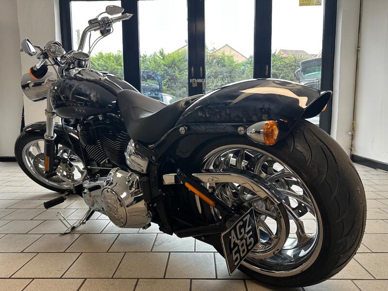 HARLEY-DAVIDSON Softail